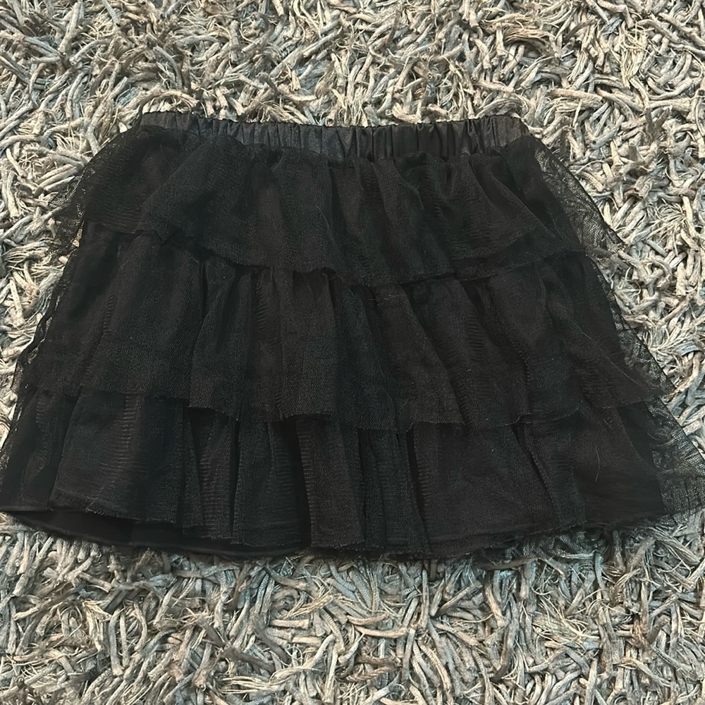 Girls black mini skirt size 7/8 runs small